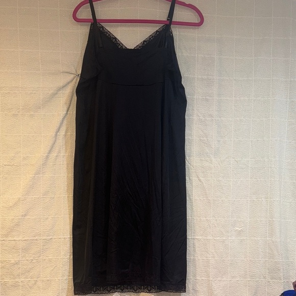 Vanity Fair Black Lace Trim Chemise - Picture 4 of 4